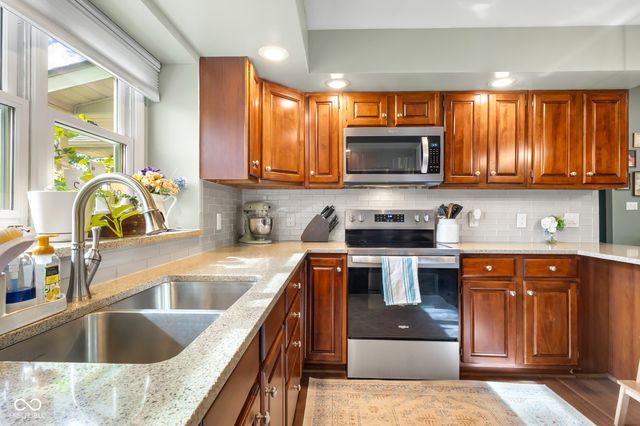 3119 Heather Lane, Columbus, IN 47203