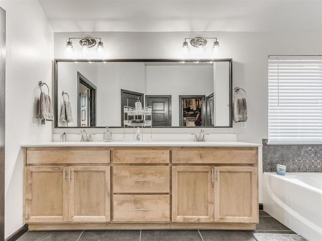 13239 Sawtooth Oak Drive, Choctaw, OK 73020
