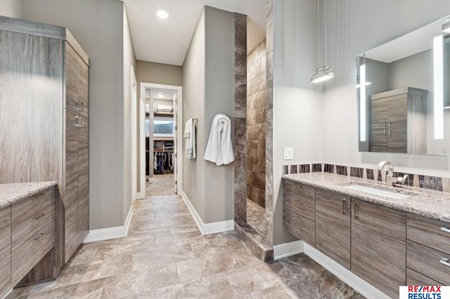 5702 S 234 Street, Elkhorn, NE 68022