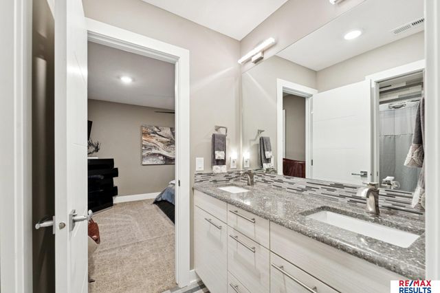 5702 S 234 Street, Elkhorn, NE 68022