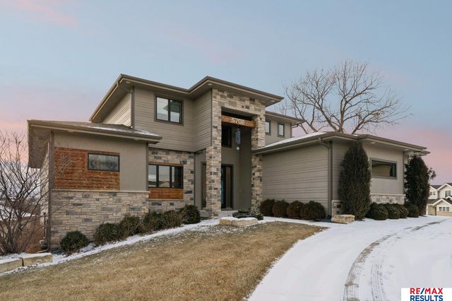 5702 S 234 Street, Elkhorn, NE 68022