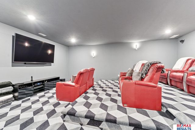 5702 S 234 Street, Elkhorn, NE 68022