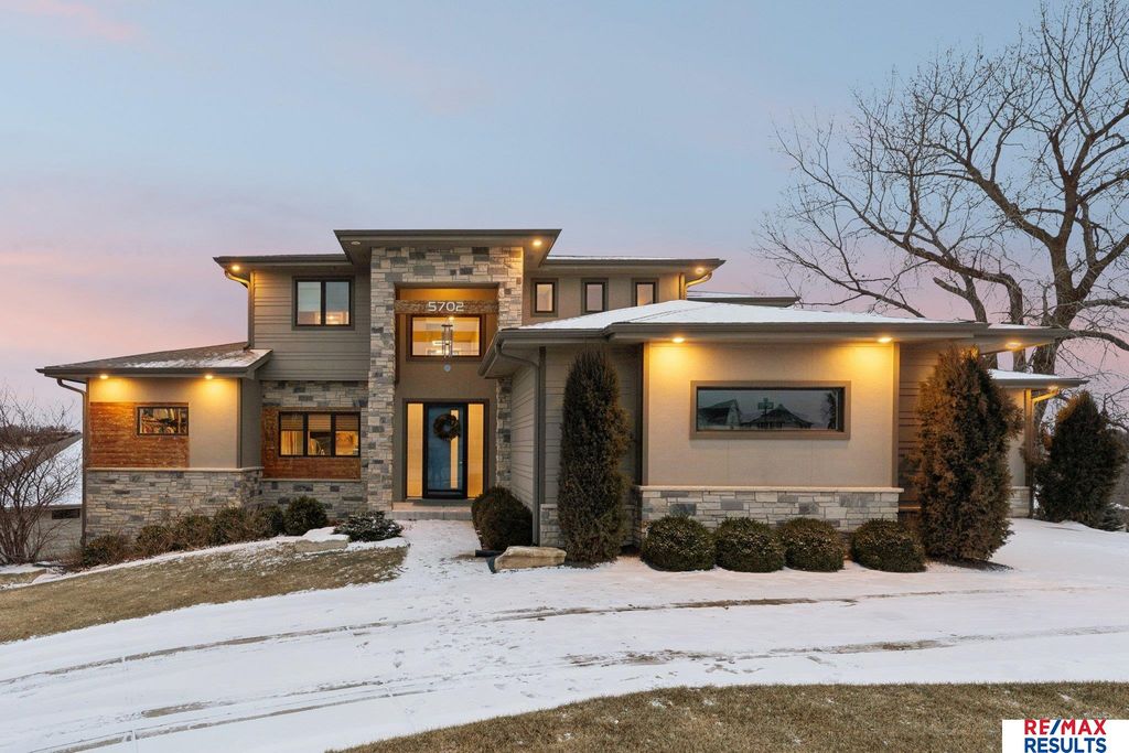 5702 S 234 Street, Elkhorn, NE 68022