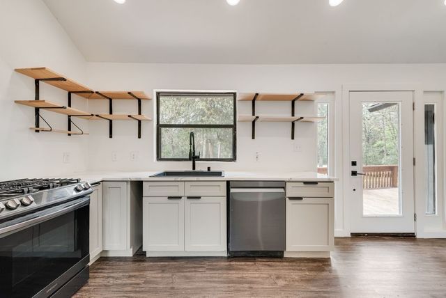 284 Pleasant Hill Lane, Holly Lake Ranch, TX 75765