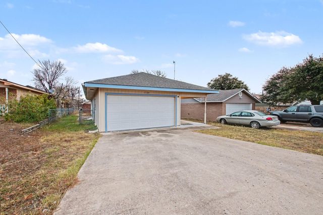 1720 Greenwood LN, Kingsland, TX 78639