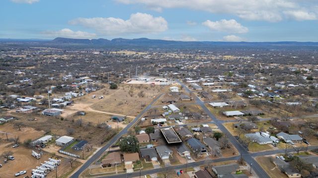 1720 Greenwood LN, Kingsland, TX 78639