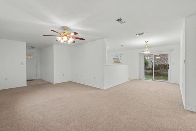 1720 Greenwood LN, Kingsland, TX 78639