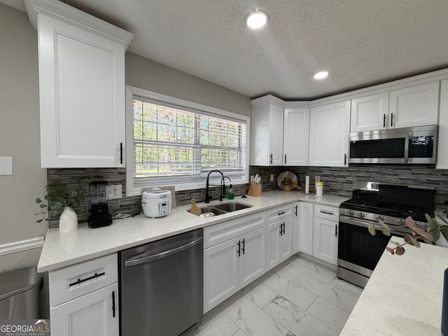 934 Bay Ridge Drive, Lawrenceville, GA 30045
