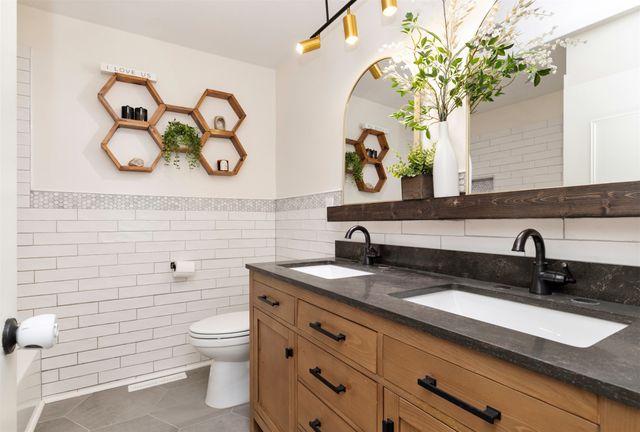 4003 SW 30th Street, Des Moines, IA 50321