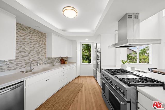 6969 Woodrow Wilson Drive, Los Angeles, CA 90068