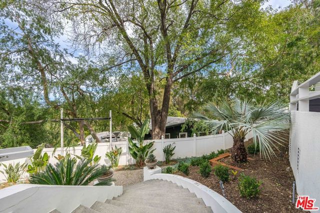 6969 Woodrow Wilson Drive, Los Angeles, CA 90068