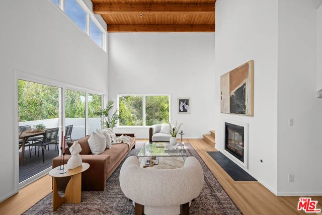 6969 Woodrow Wilson Drive, Los Angeles, CA 90068
