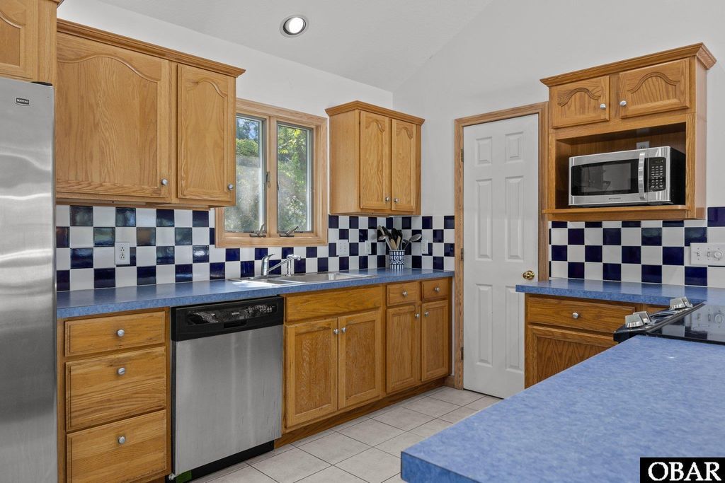 Image 7 of property listing at 1130 Gray Court Lot 13, Corolla, NC 27927