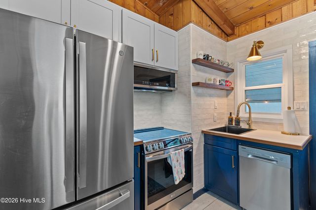 318 NE 58th Street, Oak Island, NC 28465