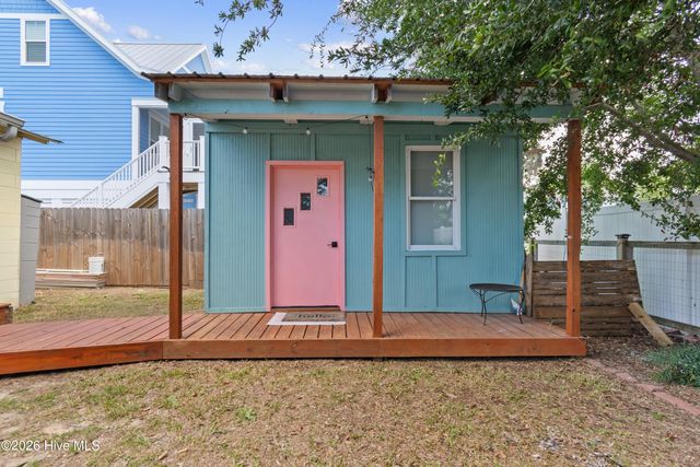 318 NE 58th Street, Oak Island, NC 28465