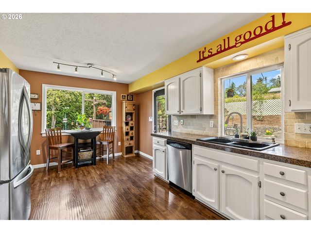 27 JONES Rd, Kelso, WA 98626