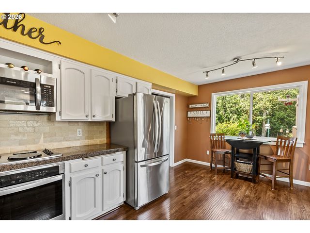27 JONES Rd, Kelso, WA 98626