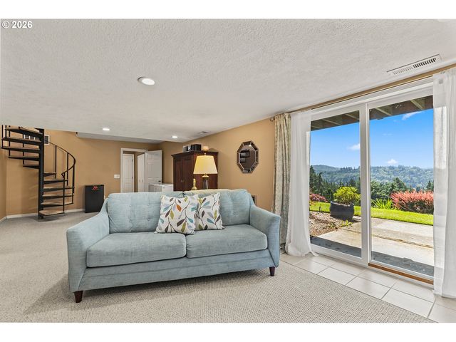 27 JONES Rd, Kelso, WA 98626