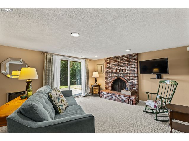 27 JONES Rd, Kelso, WA 98626