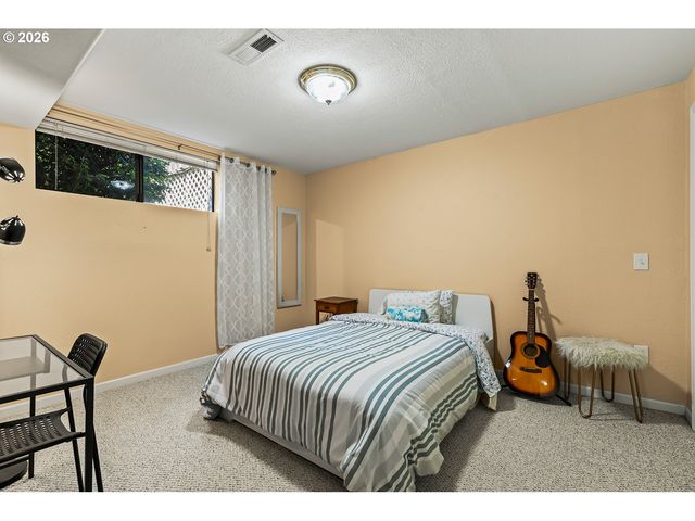 27 JONES Rd, Kelso, WA 98626