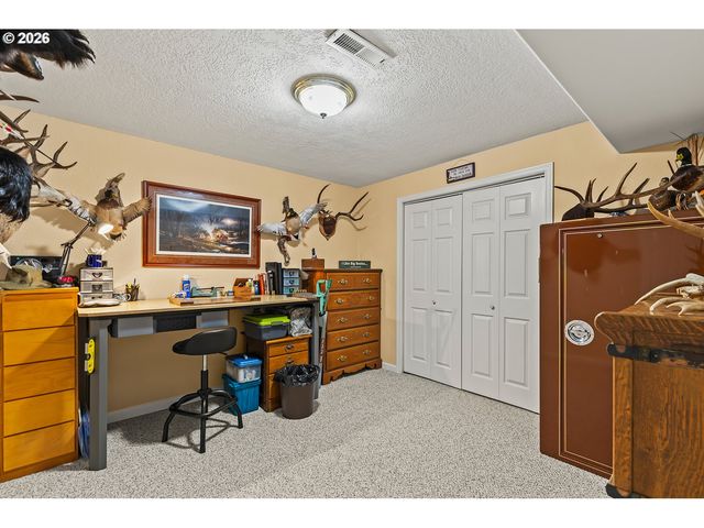 27 JONES Rd, Kelso, WA 98626