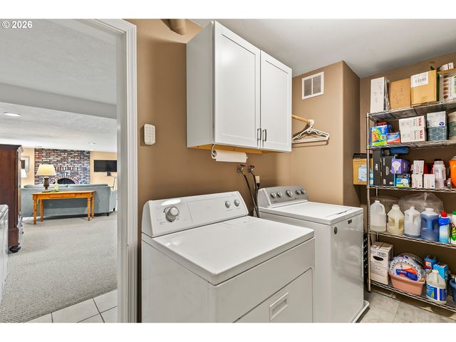 27 JONES Rd, Kelso, WA 98626