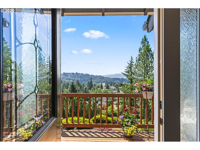 27 JONES Rd, Kelso, WA 98626