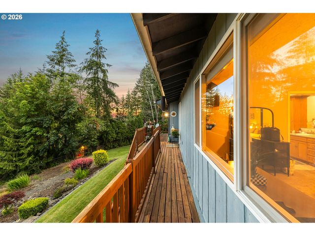 27 JONES Rd, Kelso, WA 98626