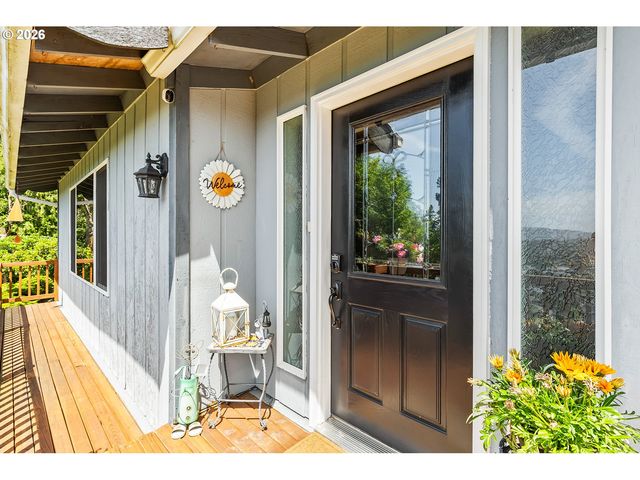 27 JONES Rd, Kelso, WA 98626