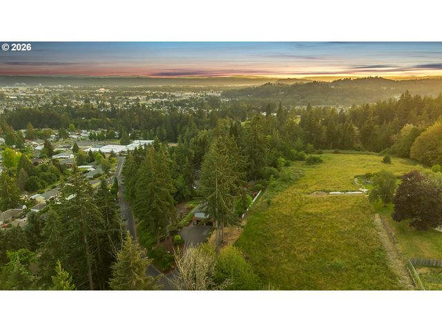 27 JONES Rd, Kelso, WA 98626