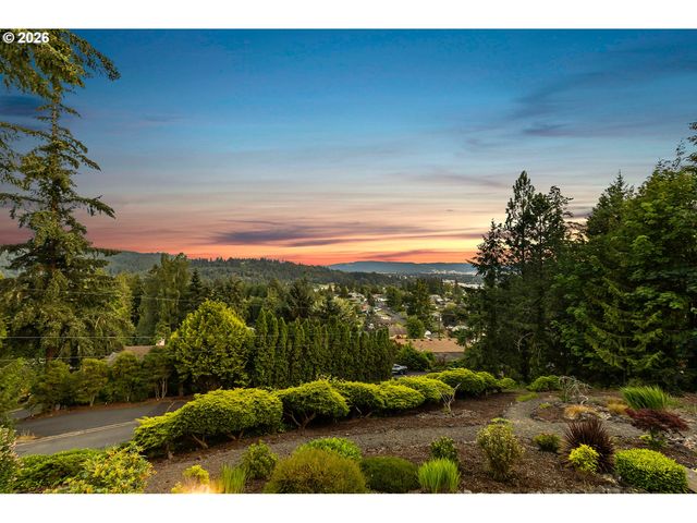 27 JONES Rd, Kelso, WA 98626