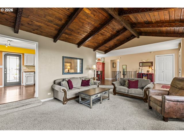 27 JONES Rd, Kelso, WA 98626
