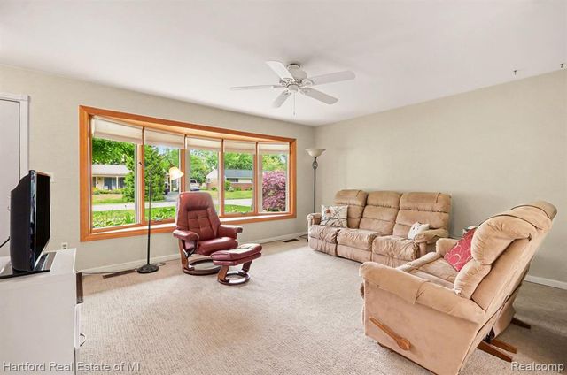 41131 S Mcmahon Circle, Novi, MI 48375