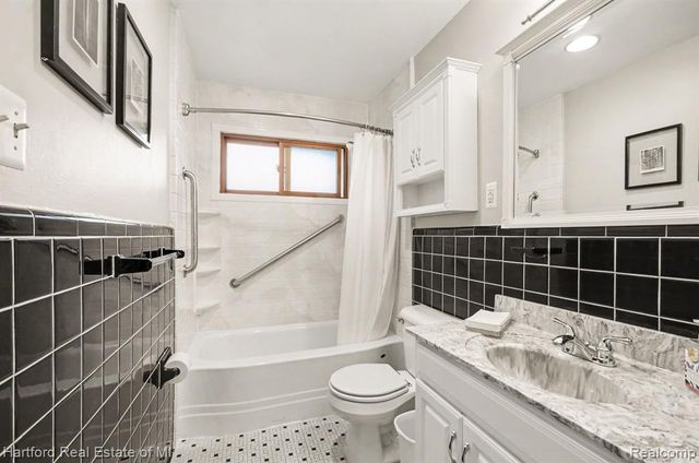 41131 S Mcmahon Circle, Novi, MI 48375
