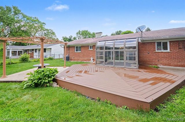 41131 S Mcmahon Circle, Novi, MI 48375
