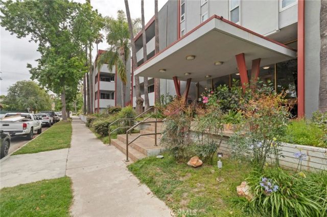 4915 Tyrone Avenue 136, Sherman Oaks, CA 91423