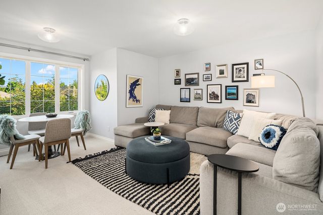 27212 SE 12th Place, Sammamish, WA 98075