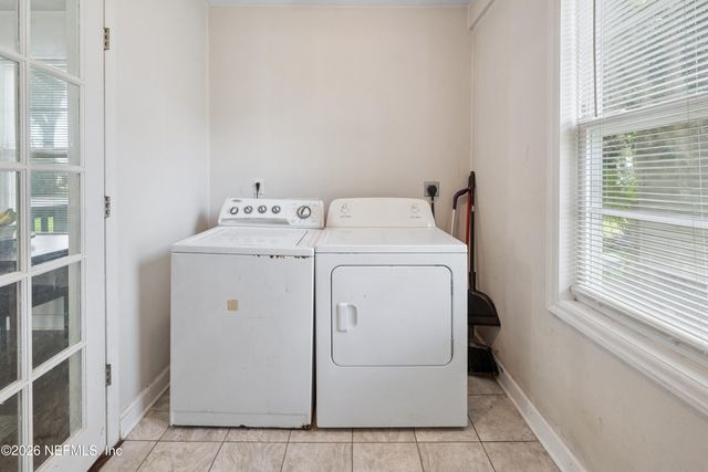 137 W WASHINGTON Street, Starke, FL 32091