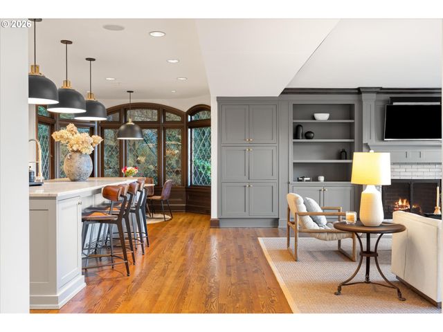 1495 Sw CLIFTON St, Portland, OR 97201