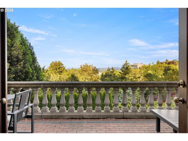 1495 Sw CLIFTON St, Portland, OR 97201