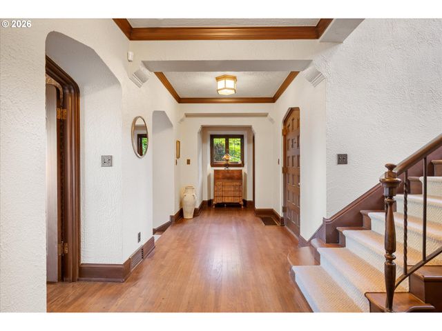 1495 Sw CLIFTON St, Portland, OR 97201