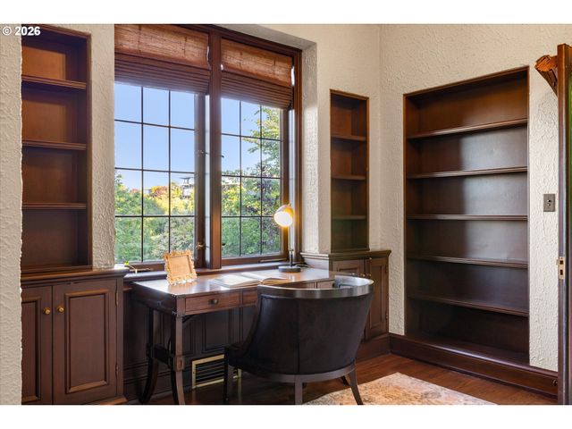 1495 Sw CLIFTON St, Portland, OR 97201