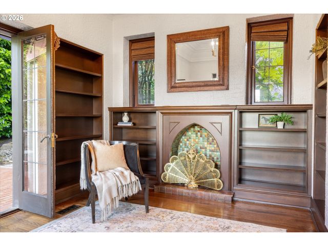 1495 Sw CLIFTON St, Portland, OR 97201