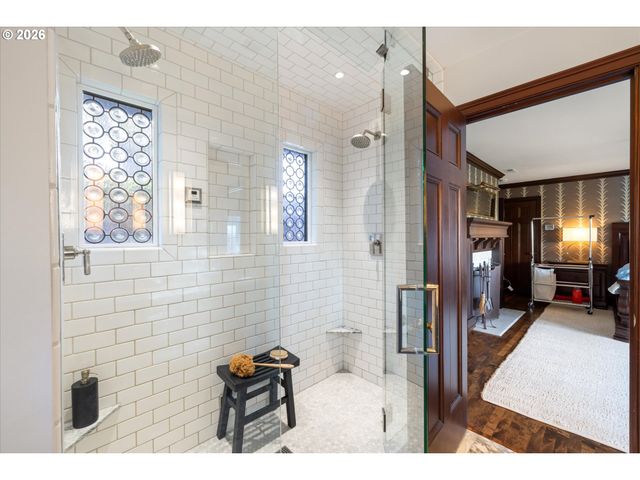 1495 Sw CLIFTON St, Portland, OR 97201