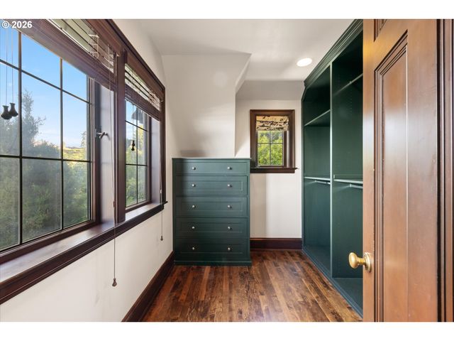 1495 Sw CLIFTON St, Portland, OR 97201