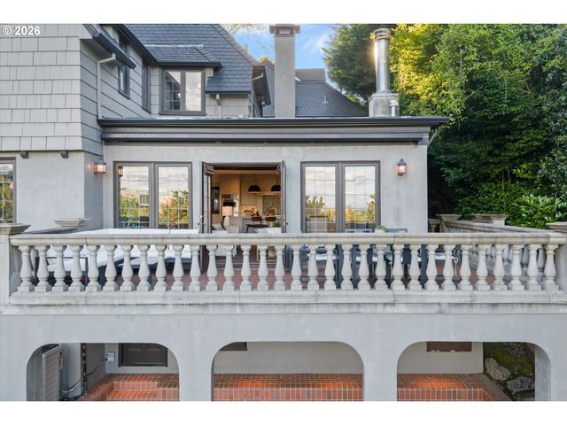 1495 Sw CLIFTON St, Portland, OR 97201