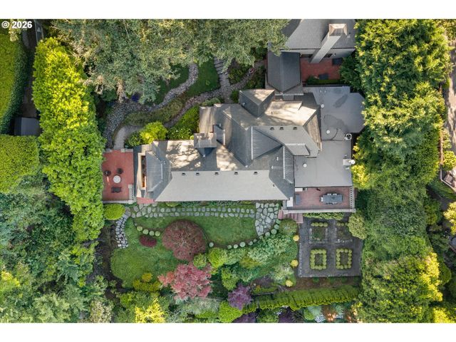 1495 Sw CLIFTON St, Portland, OR 97201
