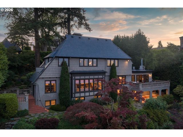1495 Sw CLIFTON St, Portland, OR 97201