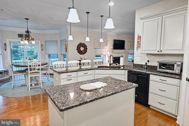 12 HOLLY LN, Ocean View, DE 19970