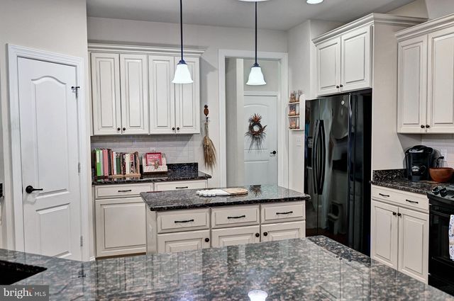 12 HOLLY LN, Ocean View, DE 19970